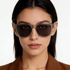 bs522-0229_grey_rectangular_acetate_sunglasses_model