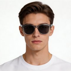 bs522-0233_grey_rectangular_acetate_sunglasses_model