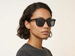 BS522-0236_Black_Rectangular_Acetate_sunglasses_corner-tryon_female