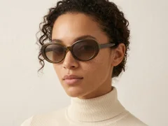 BS522-0269_Brown_Oval_Acetate_sunglasses_corner-tryon_female