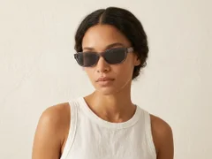 BS824-0344_Grey_Butterfly_TR90_Sunglasses-tryon_female