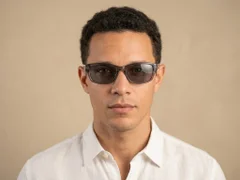 BS824-0344_Grey_Butterfly_TR90_Sunglasses-tryon_male