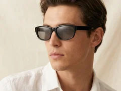 BS824-0346_Black_Butterfly_TR90_Sunglasses-tryon_male