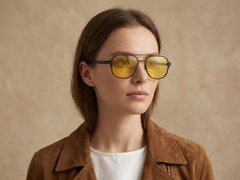 BS824-0352_Black_Aviator_Metal_Sunglasses-tryon_female