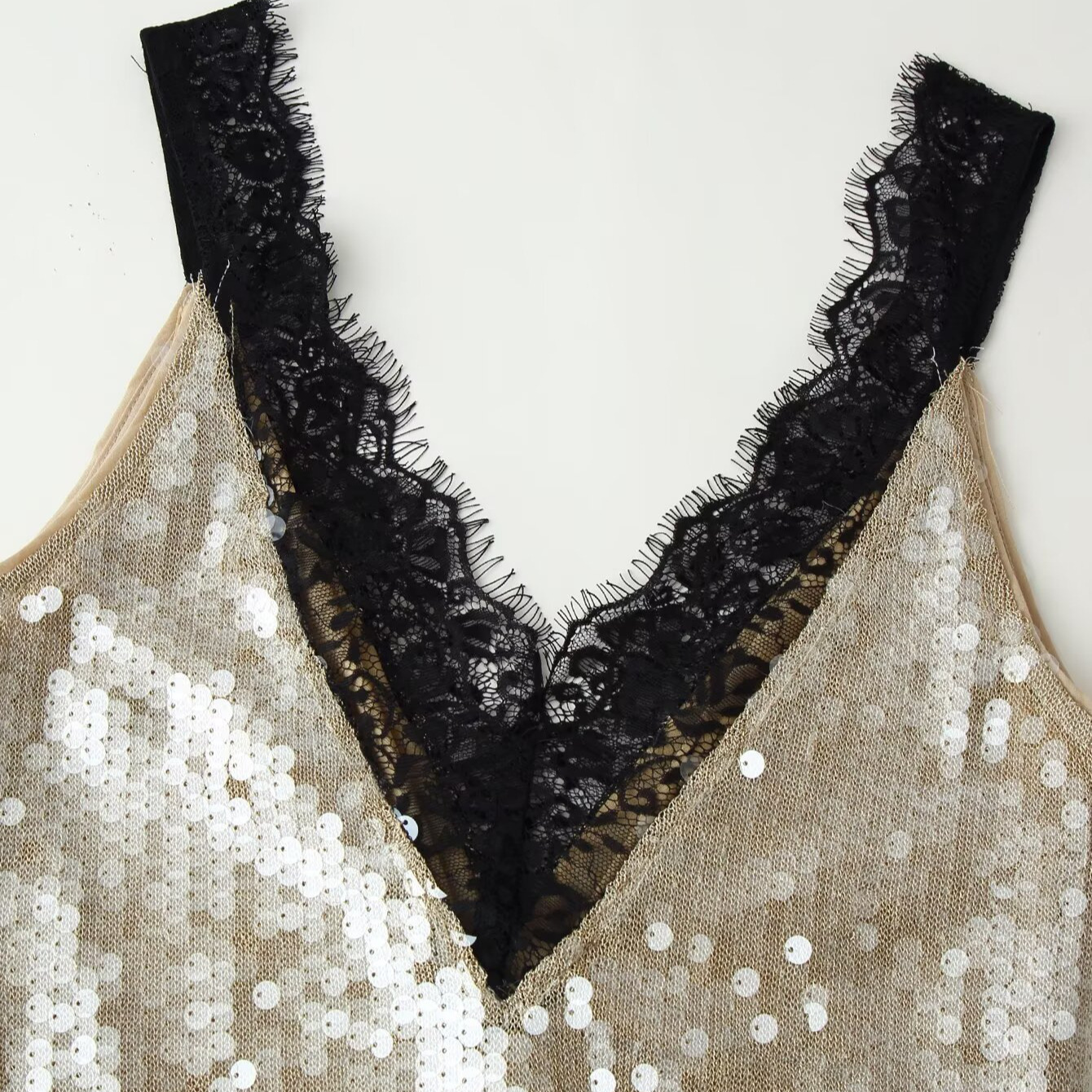 Vestido de encaje con detalle de lentejuelas - Estilo europeo KUN-00119