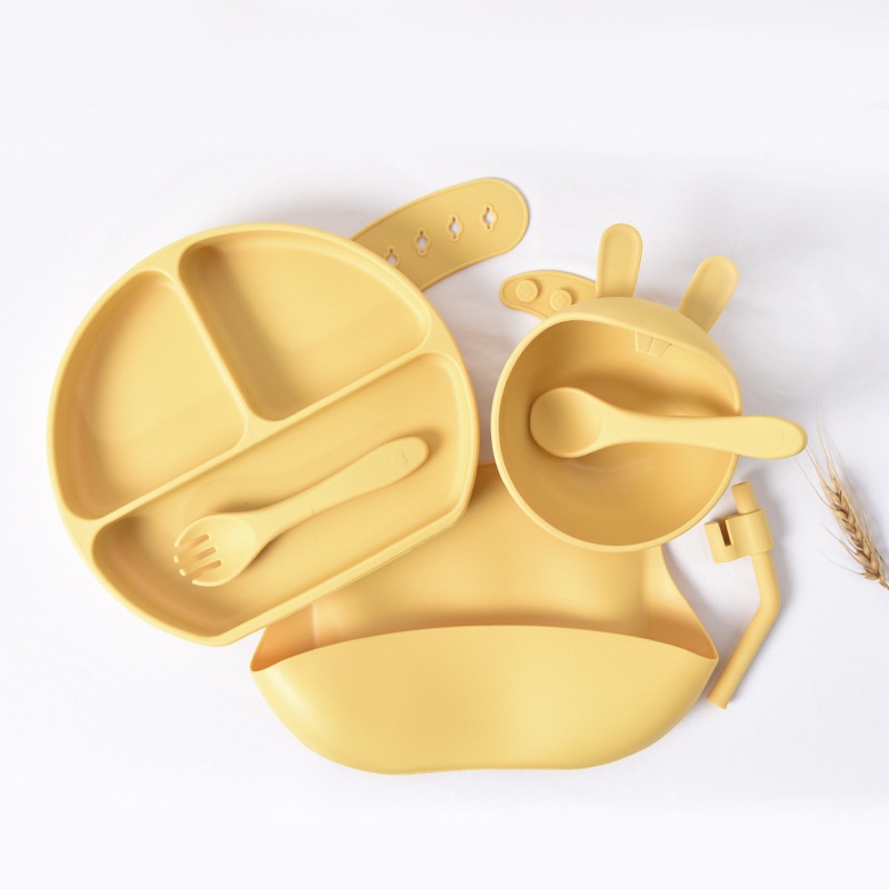 Set per la pappa del bambino in silicone da 7 pezzi con piattino a ventosa e bavaglino