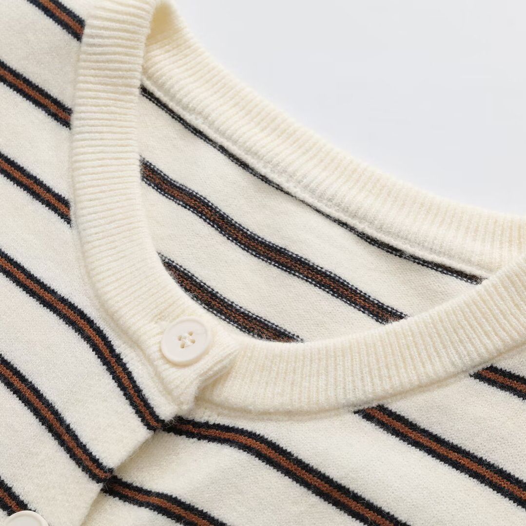 Gestreifter Cardigan - Stilvolle Damen-Freizeitstrickware KUN-00040