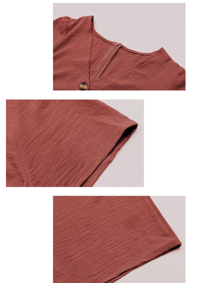 Mono informal de mujer con cuello en V, botones, manga corta y pernera ancha.