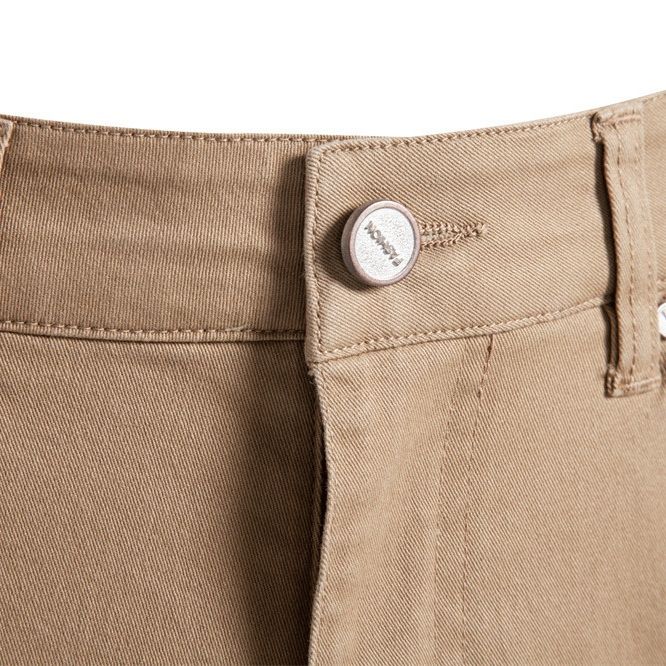 Pantalon droit respirant pour homme, idéal pour une tenue décontractée chic au printemps