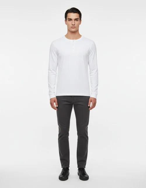 Slim fit T-shirt met ronde hals en lange mouwen voor heren, perfect voor de herfst.