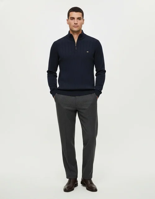 Premium herentrui met halve ritssluiting in effen kleur en opstaande kraag, perfect voor casual kleding in de herfst en winter.