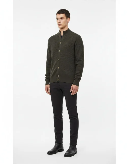 Slim fit gebreide trui met patchwork en kleurblokken voor heren, perfect voor casual herfst- en winterkleding.