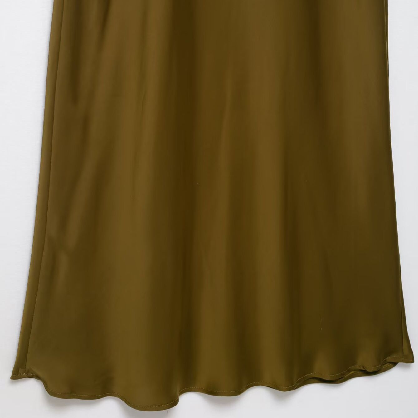 Vestido midi de satén inspirado en la época con ribete de encaje en contraste KUN-00031