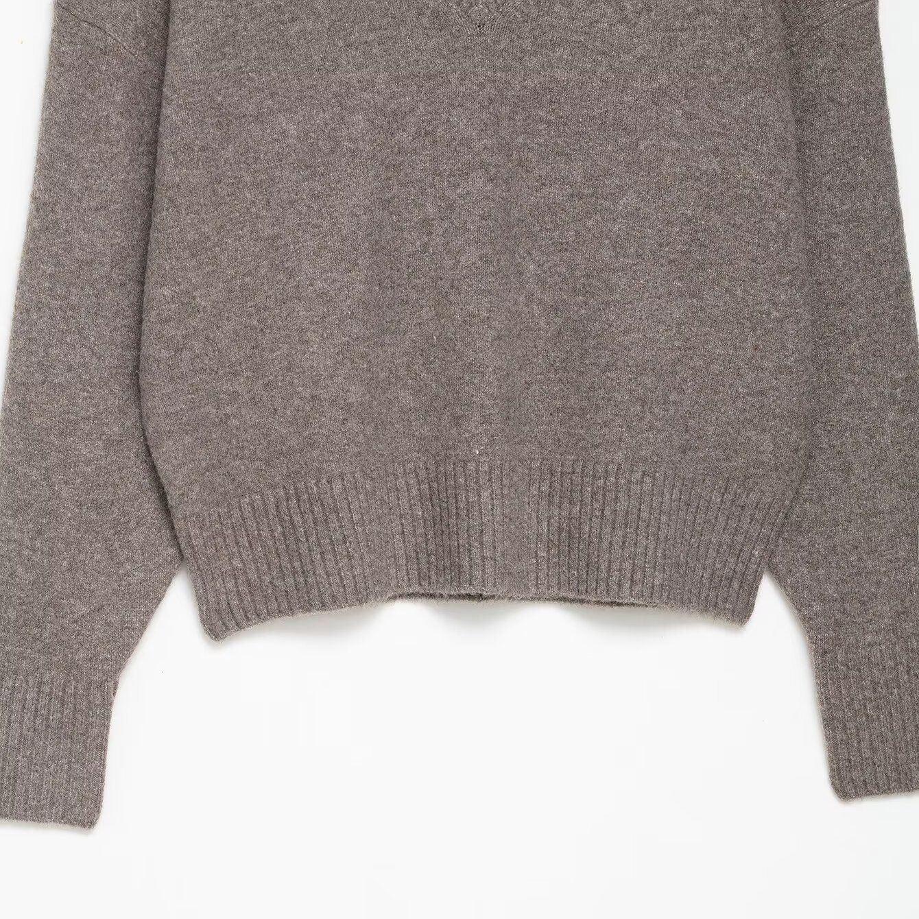 Pull en maille douce à col V - Style européen chic KUN-00024