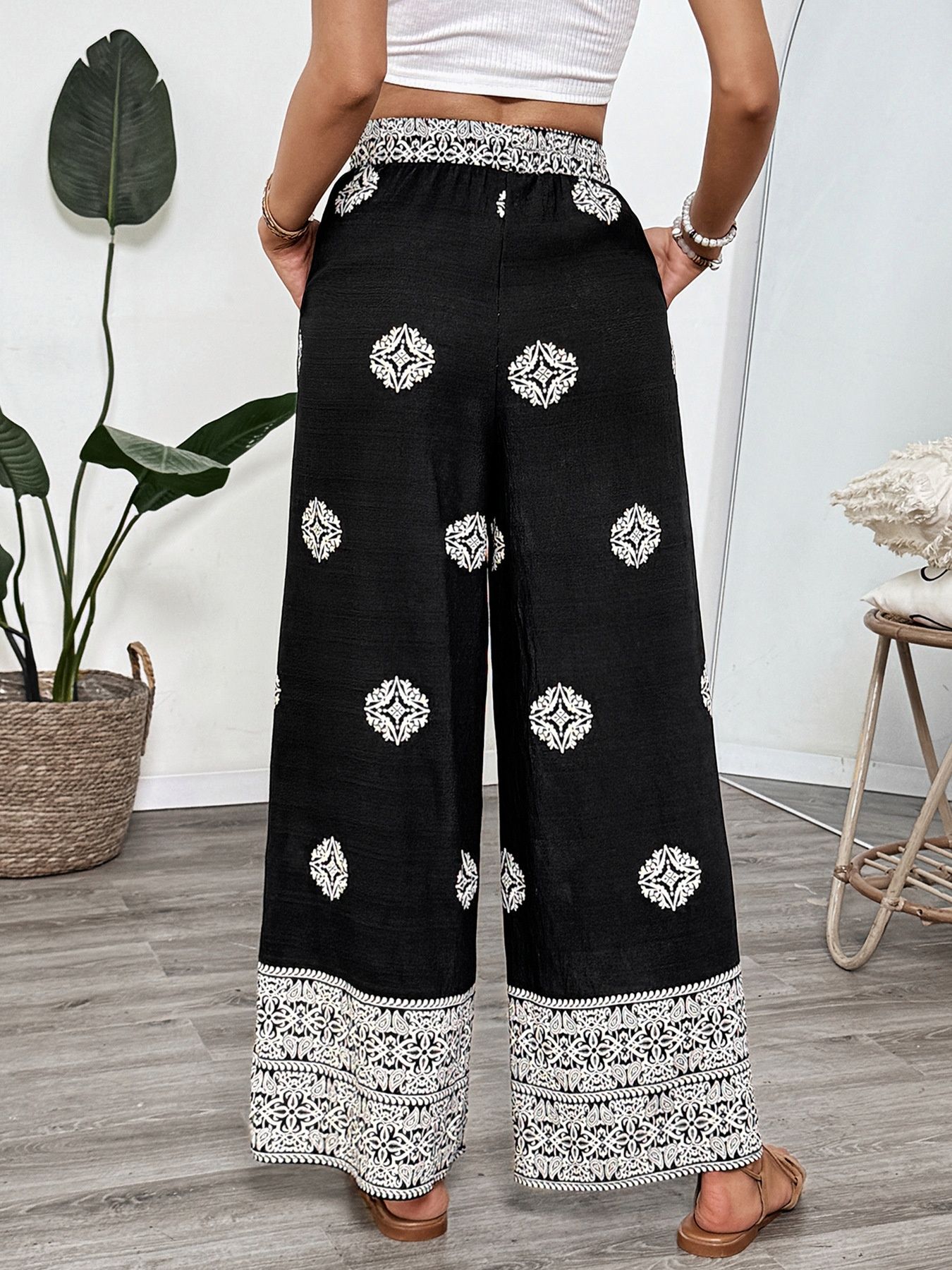Pantalones palazzo anchos bordados de estilo bohemio