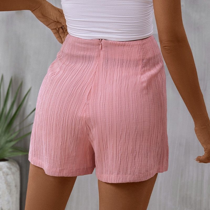 Falda pantalón corta texturizada para mujer con detalle de lazo lateral.