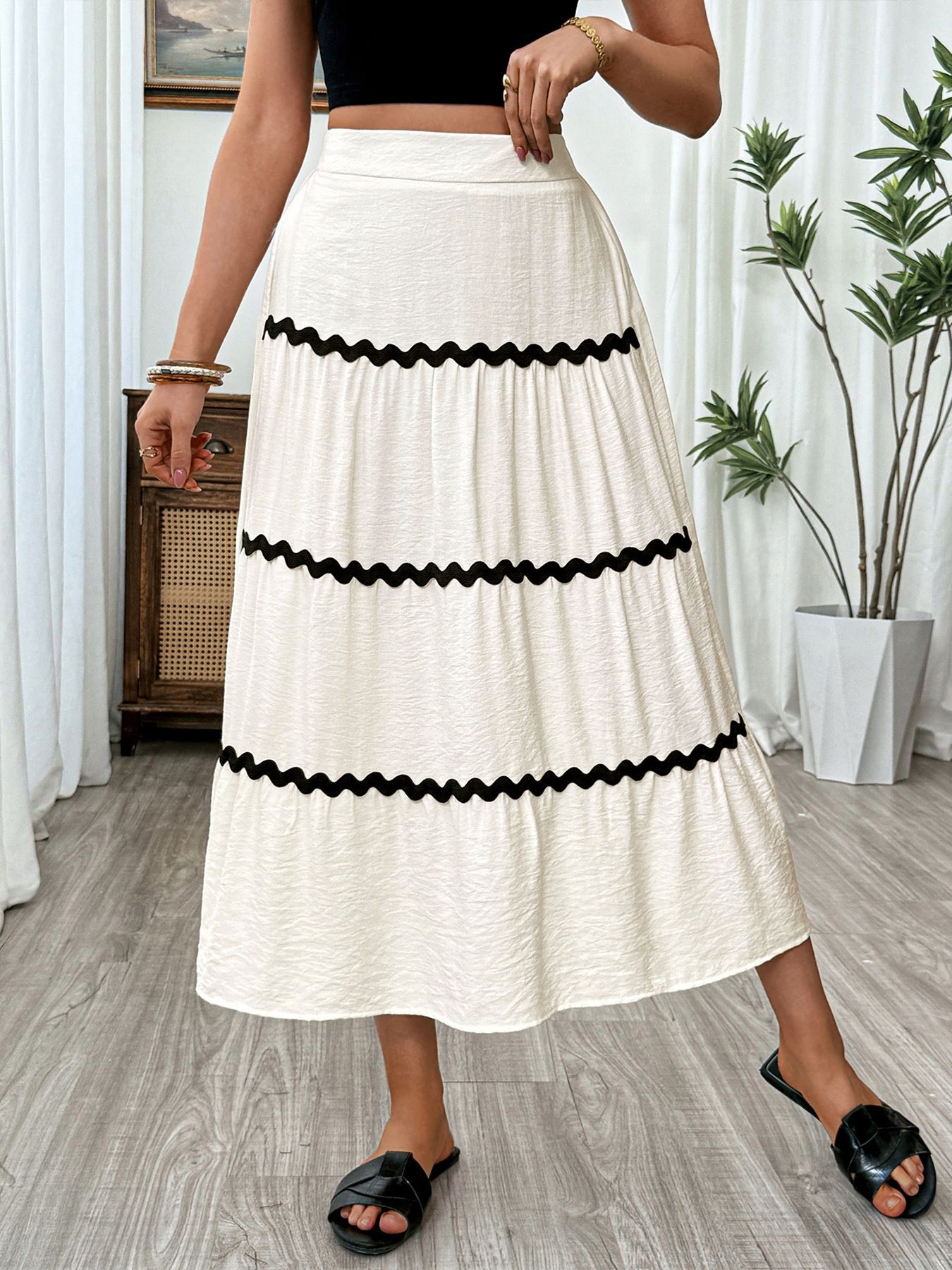 Falda midi bohemia escalonada con ribete ondulado - Blanco roto