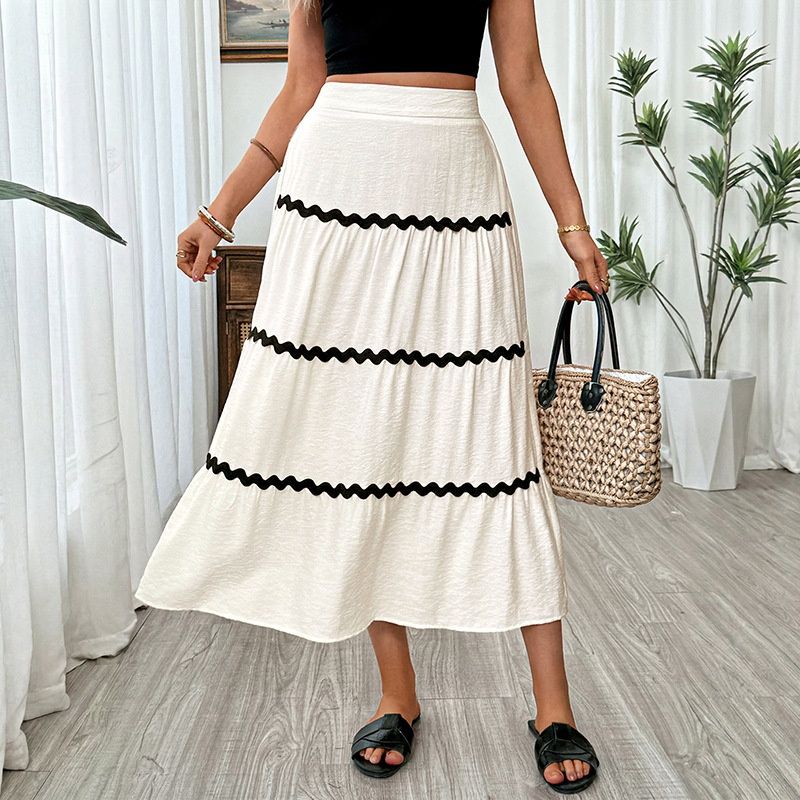 Falda midi bohemia escalonada con ribete ondulado - Blanco roto