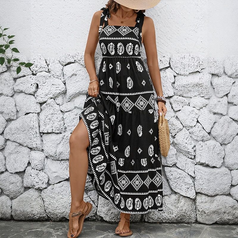 Vestido largo bohemio con tirantes anudados en blanco y negro