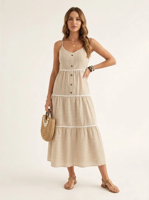 Robe longue beige à rayures et à volants