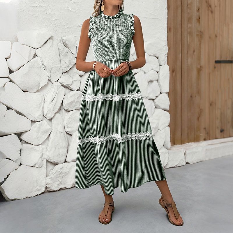 Vestido midi escalonado con fruncido y rayas para mujer