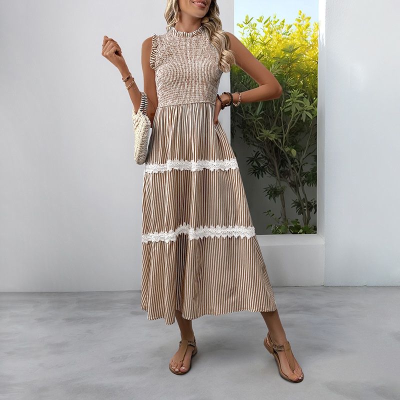 Vestido midi escalonado con fruncido y rayas para mujer