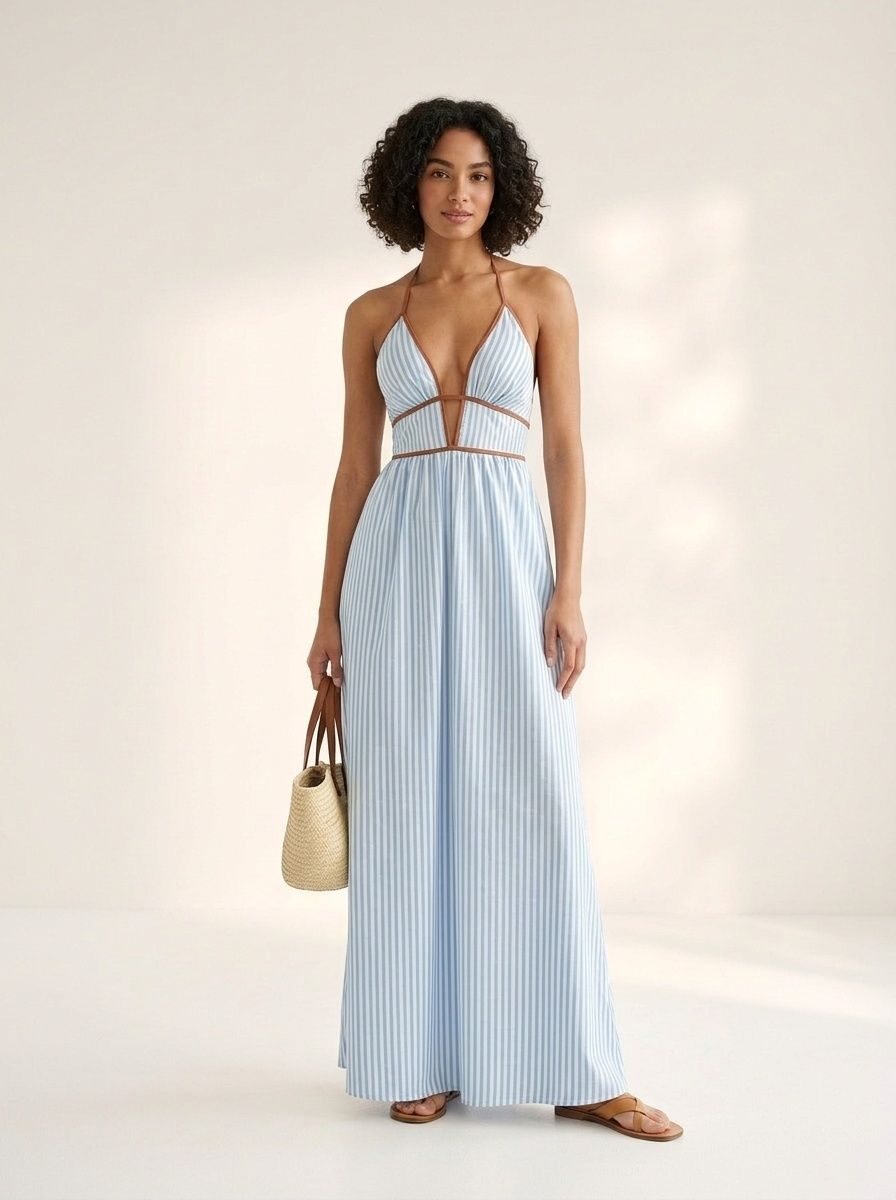 Abito lungo a righe con scollo all'americana e profonda scollatura a V.