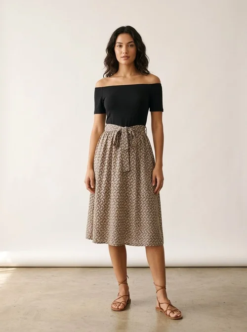 Chique off-shoulder midi-jurk in zwart met print