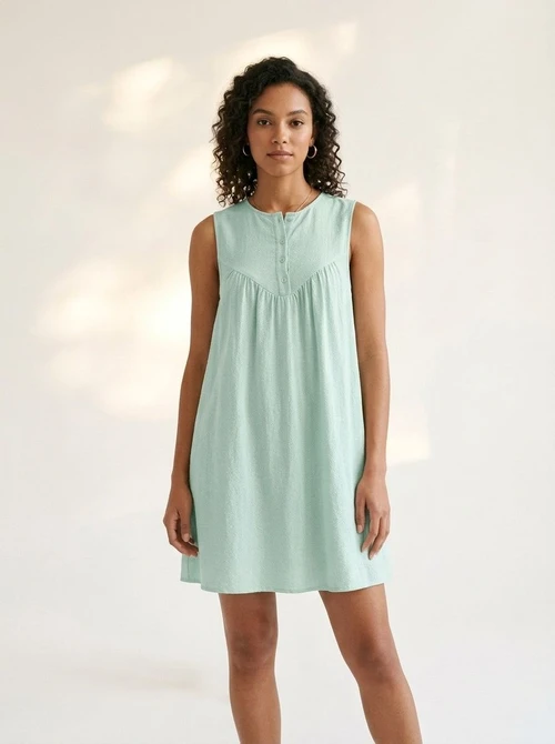 Robe mini babydoll sans manches vert menthe pour l'été