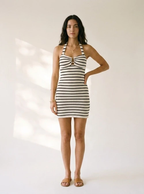 Robe mini moulante rayée à col halter