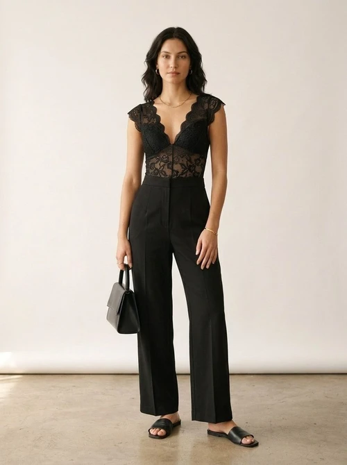 Scalloped Lace Deep V Bodysuit - Elegant Sleeveless Top