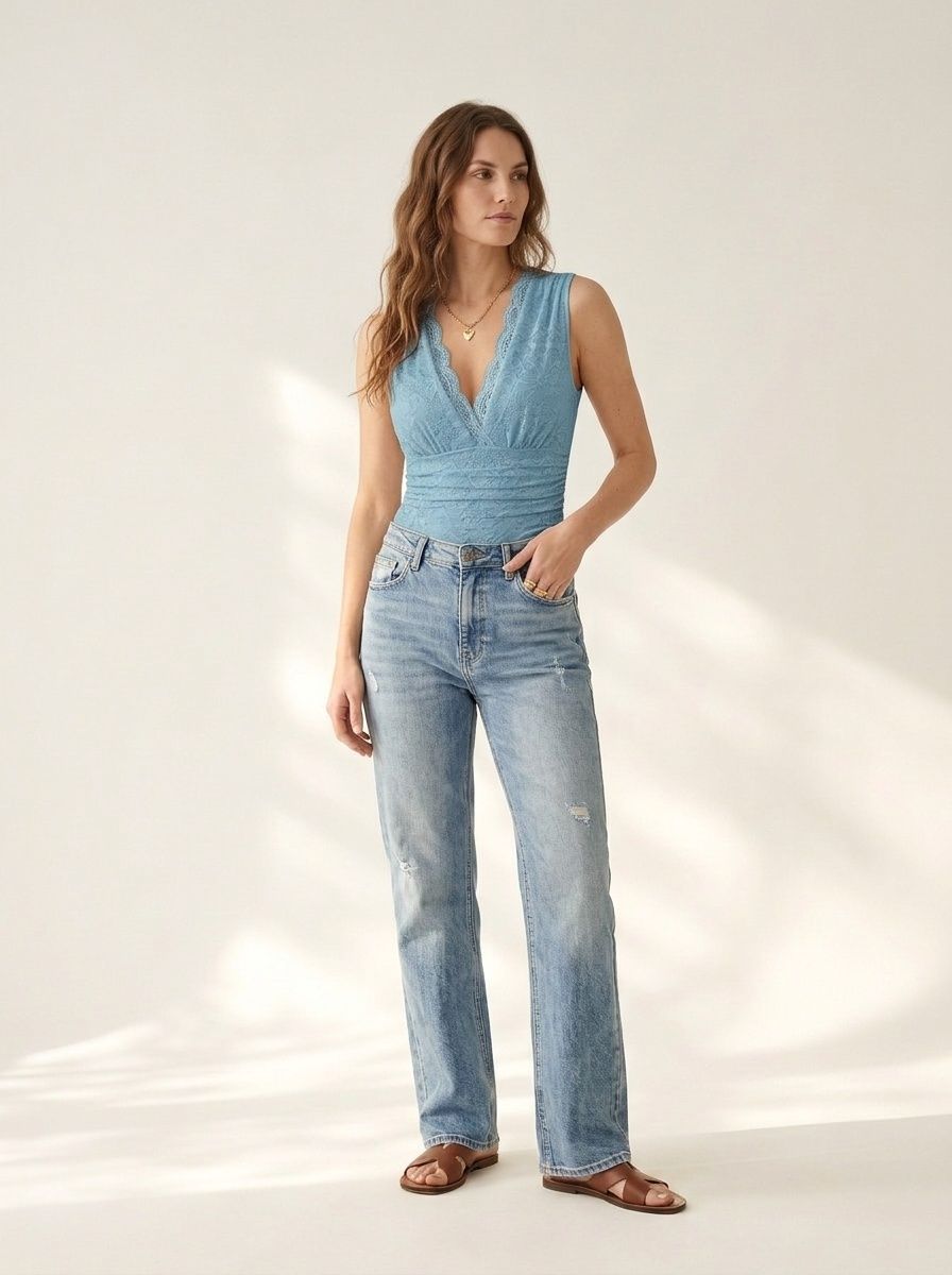 Body elegante sin mangas con escote en V y encaje.