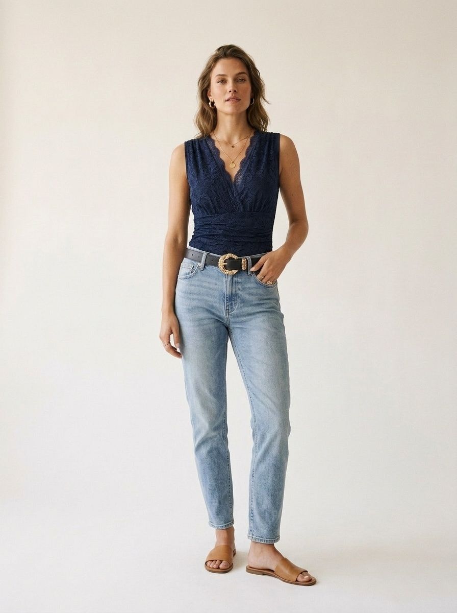 Body elegante sin mangas con escote en V y encaje.