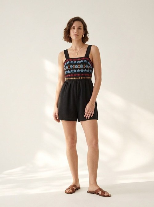 Combinaison noire brodée style bohème