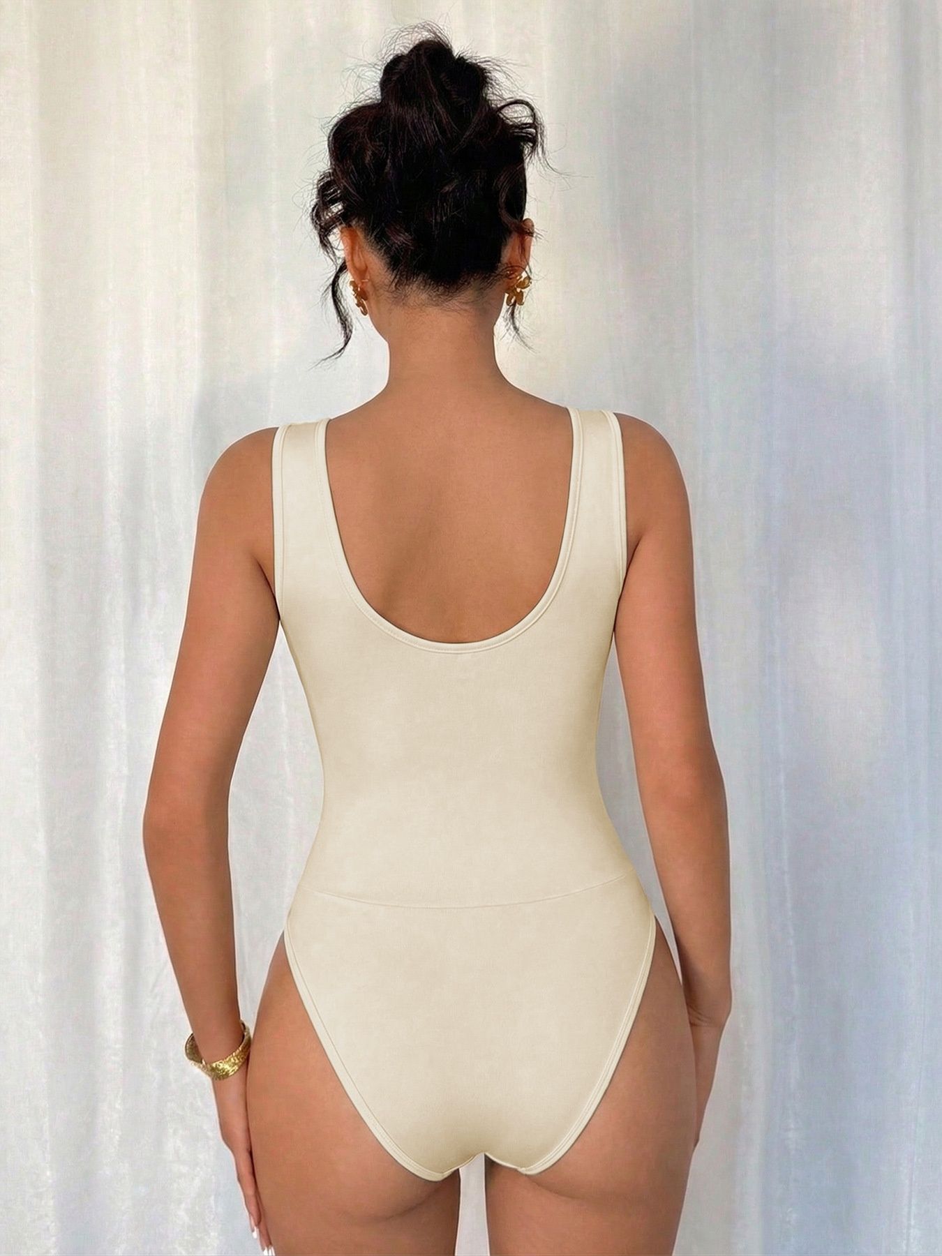 Body sin mangas con cuello drapeado y estampado floral