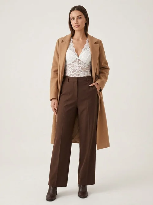 Body da donna a maniche lunghe con bordo smerlato e pizzo floreale.