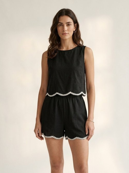 Schwarzes, ärmelloses Top und Shorts-Set mit Muschelsaum für Damen