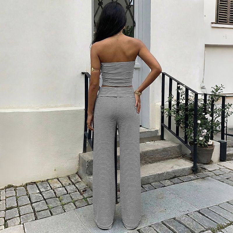 Conjunto de dos piezas: top palabra de honor a rayas y pantalones de pierna ancha.