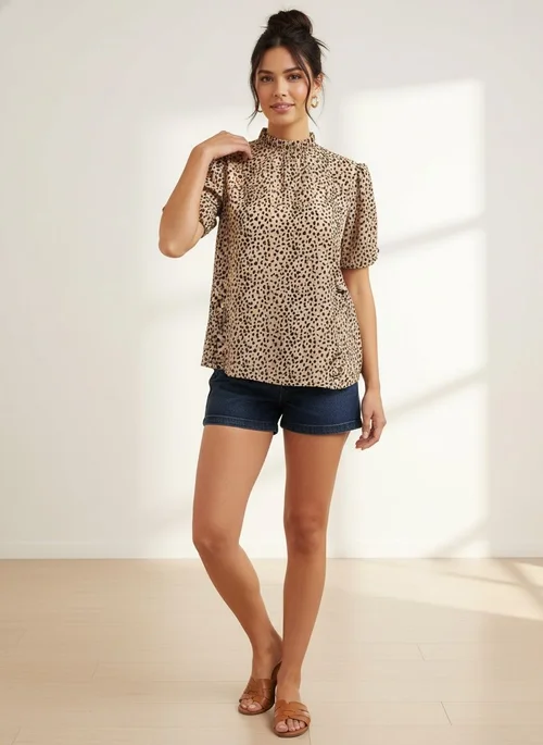 Blusa elegante de manga corta con cuello alto y estampado de leopardo