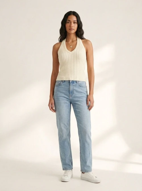 Top corto a coste con scollo all'americana e senza maniche