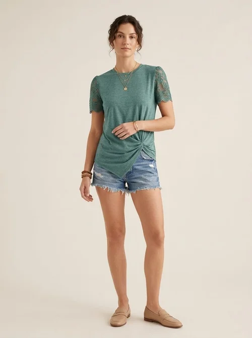 Dames T-shirt met kanten mouwen en knoopzoom