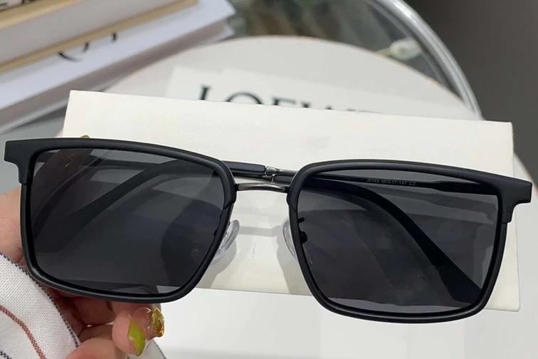 Lunettes de soleil rectangulaires en métal noir #BS0824-0017