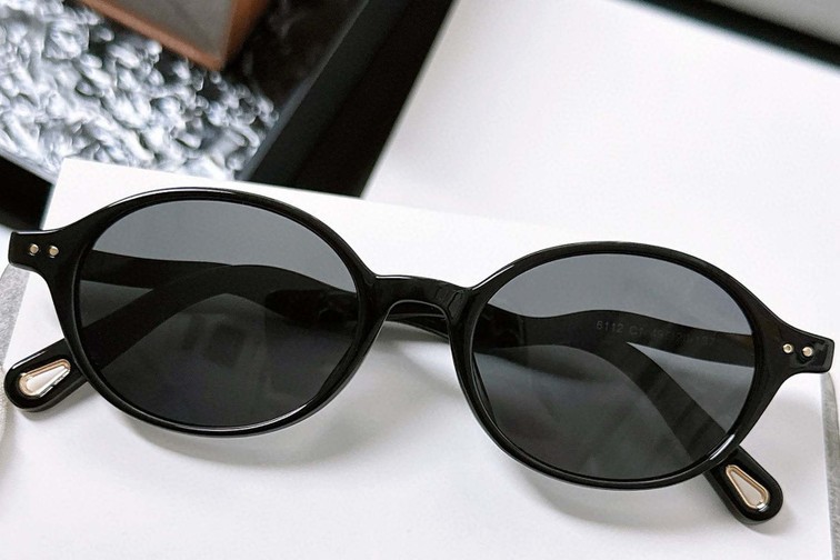 Gafas de sol ovaladas TR90 negras #BS0824-0021