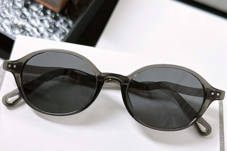 Ovale graue TR90-Sonnenbrille #BS0824-0023