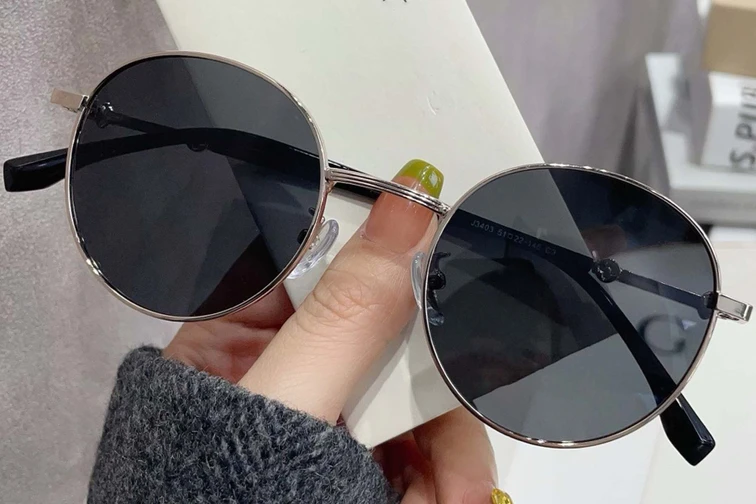 Gafas de sol ovaladas de metal dorado #BS0824-0033
