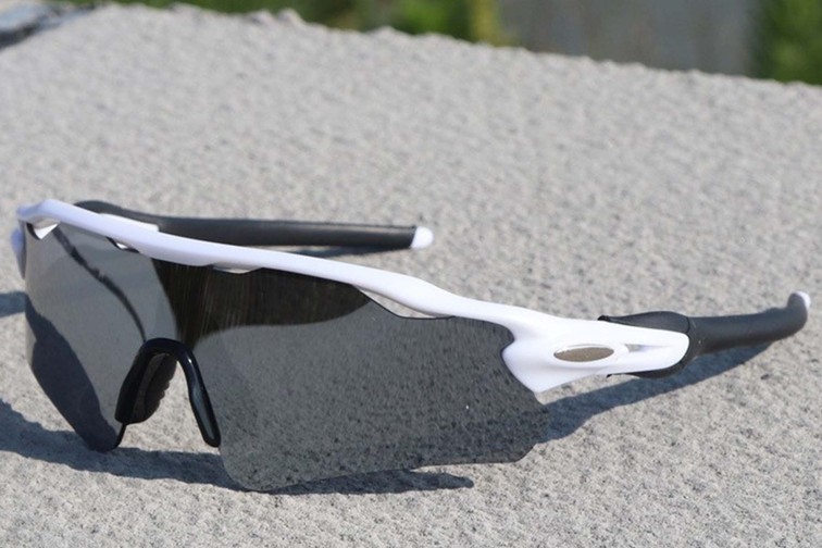 Lunettes de soleil rectangulaires blanches TR90 #BS1725-0007