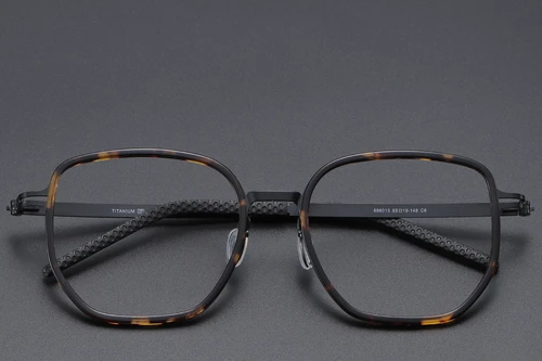Gafas geométricas de titanio con diseño de carey n.° BS1913-0399