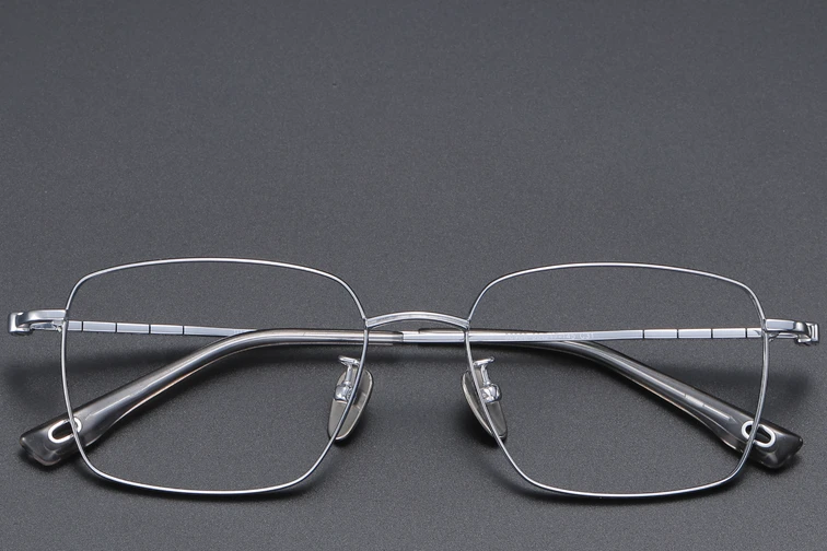 Lunettes rectangulaires en titane argenté #BS1913-0425