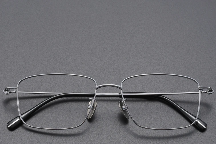 Lunettes rectangulaires en titane argenté #BS1913-0429