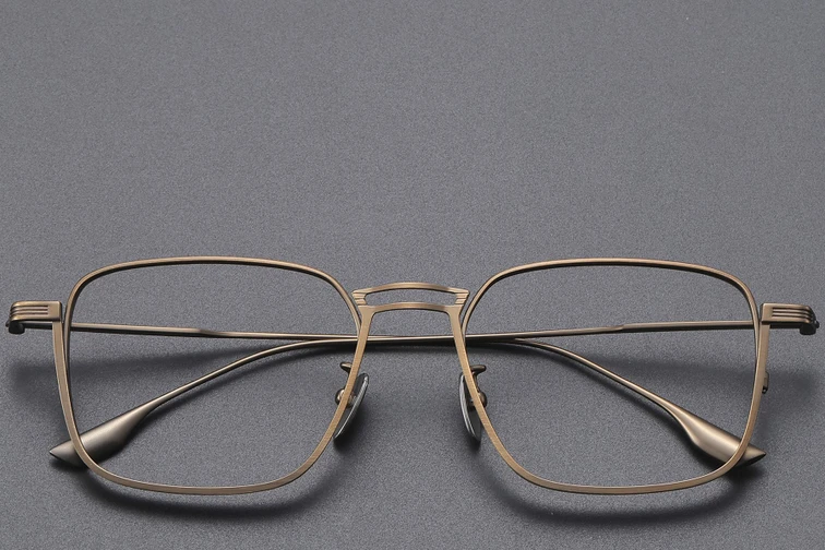 Gafas rectangulares de titanio marrón #BS1913-0462
